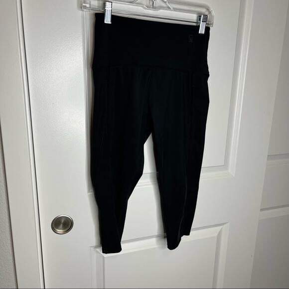Good American Black Mesh Curve Sculpt Capri Legging Size 1 - Picture 3 of 10